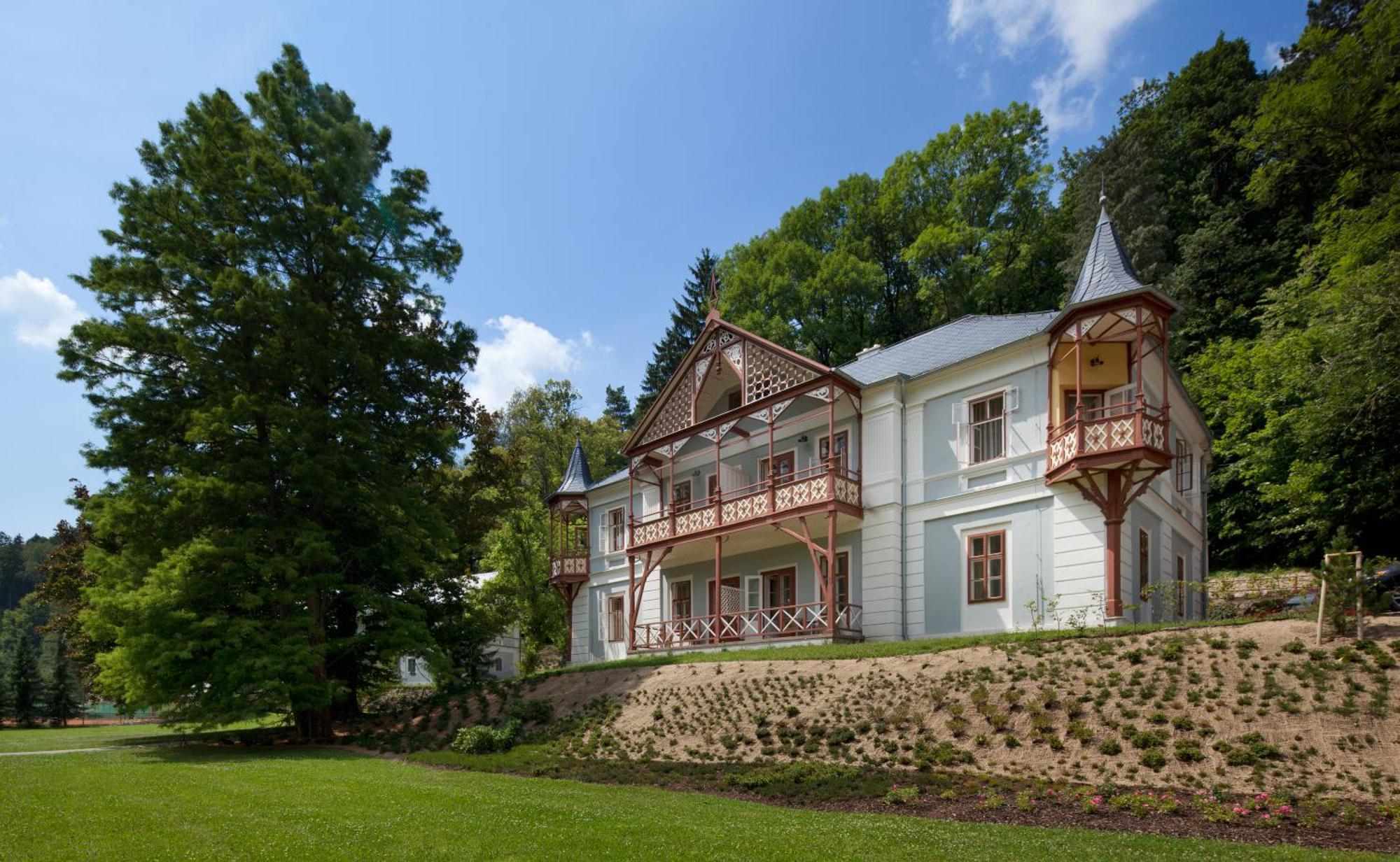Alpska Ruze Hotel Luhacovice Bagian luar foto