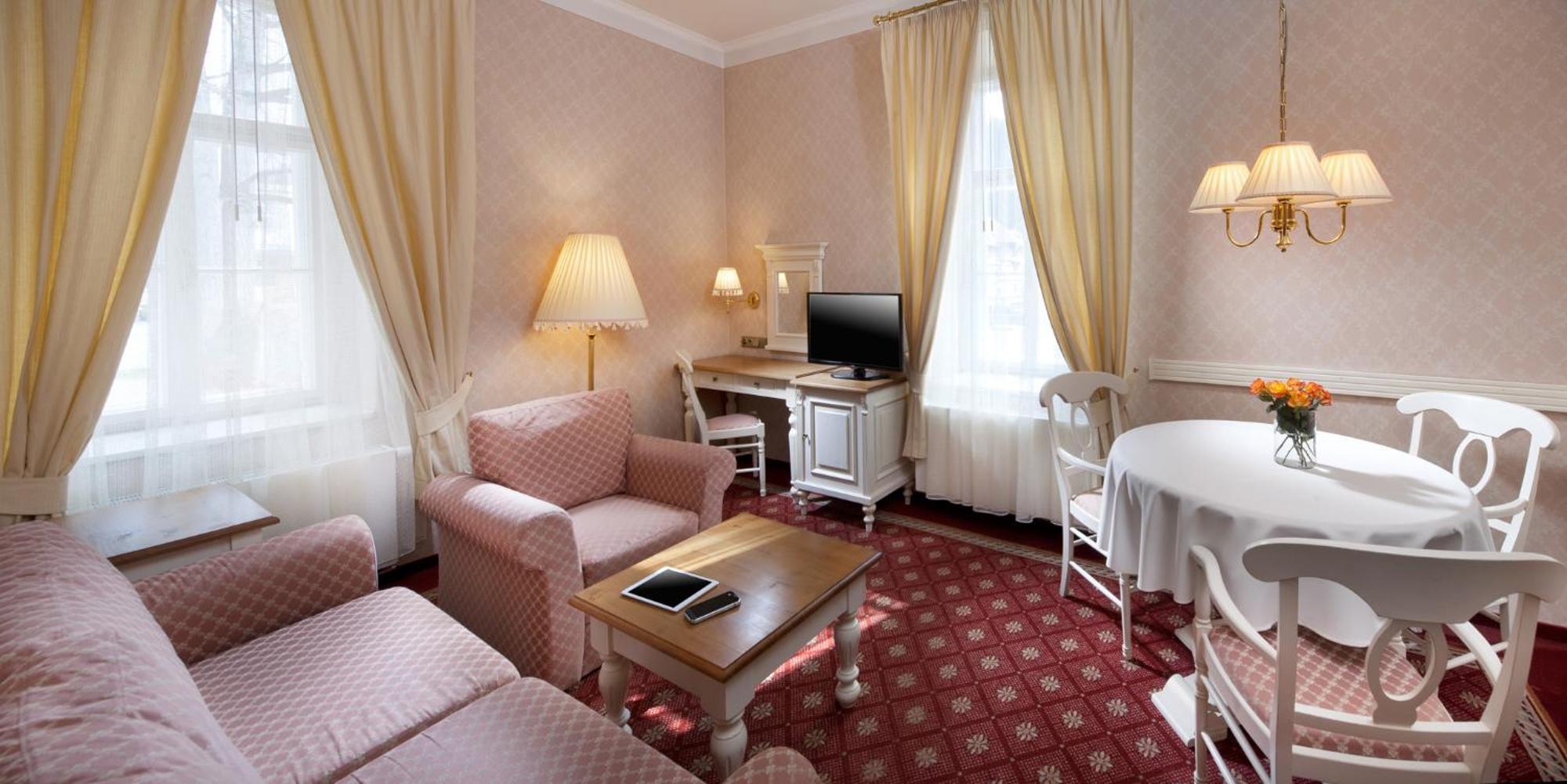 Alpska Ruze Hotel Luhacovice Bagian luar foto